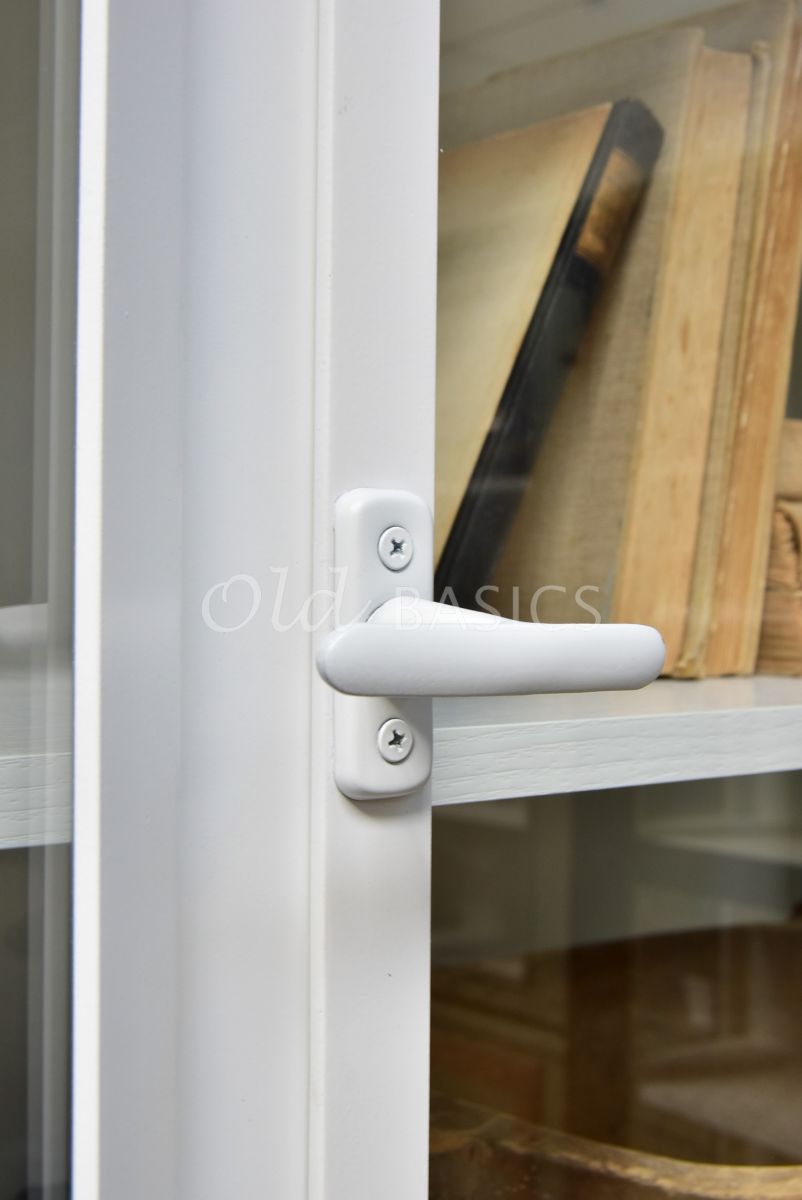 Detail van Apothekerskast Demi, 3 deuren, RAL9016, wit, materiaal staal